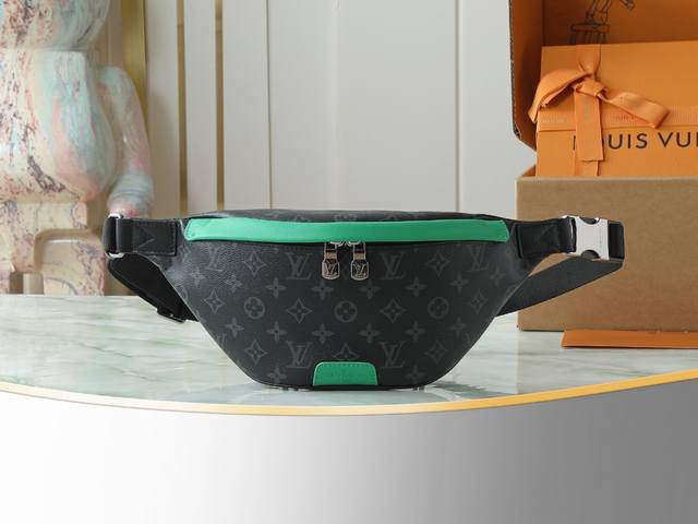 顶级原单 独家实拍 M25924 Discovery 腰包 绿色 本款 Discovery 腰包取材 Monogram Eclipse 帆布 搭配明丽皮革元素和