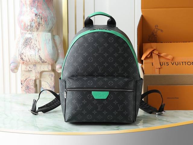 顶级原单 独家实拍 M25887 变码芯片163C 本款 Discovery 小号双肩包取材 Monogram Eclipse 帆布，以更为紧凑的构型延续灵活功