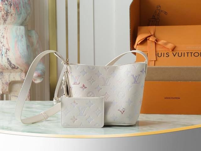 顶级原单 独家实拍 M25673米白色渐变 全皮水桶包 All In Bb 水桶手袋 出自 Dream 系列，令 Monogram Ys压纹粒面皮革呈现别致水彩