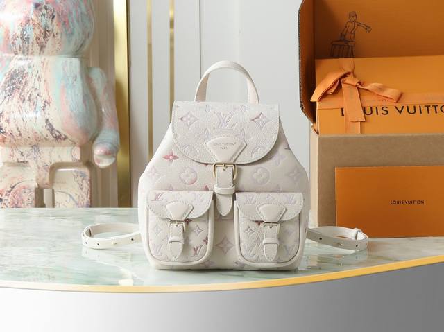 顶级原单 独家实拍 M15113米白渐变 全皮压花双肩包系列 Backup 双肩包 M47072 本款 Backup 双肩包取材Monogram Emprein