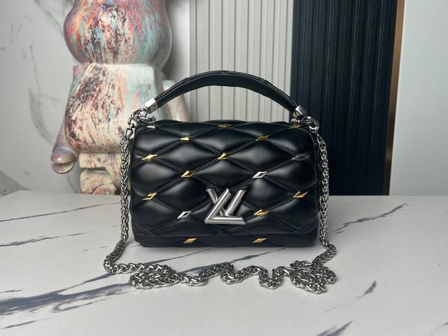 顶级原单 独家实拍 M22891 M24151黑色 全皮菱格链条包系列 本款 Go-14 中号手袋为绗缝羊皮革铺陈瞩目 Malletage 图案，再度印证品牌精