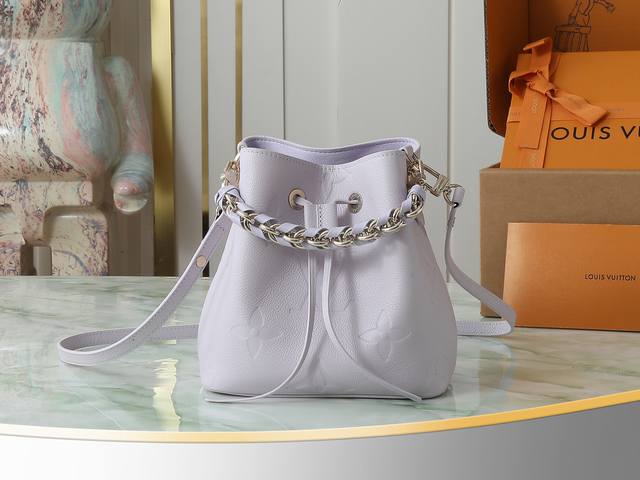 顶级原单，独家实拍 M25675 本款 NéOnoé Bb 手袋以清雅风姿加入 Dream 系列 为 Monogram Empreinte 皮革浸染梦幻粉彩色调