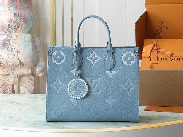 顶级原单 独实家拍 M45718夏日蓝 45717香草黄 M46542腮粉红 高端顶级原单 夏季限定By The Pool系列！简直是激发少女心的大作呀，不管是