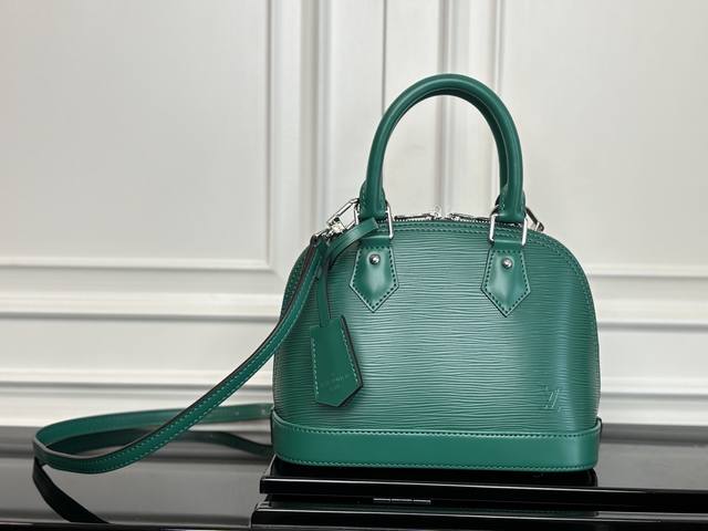 M24645绿色 动态码 顶级原单 专柜同步电子芯片内码出货本款 Alma Bb 手袋溯源 1934 年的装饰艺术格调，以深染 Epi 纹理牛皮革塑造别致构型。
