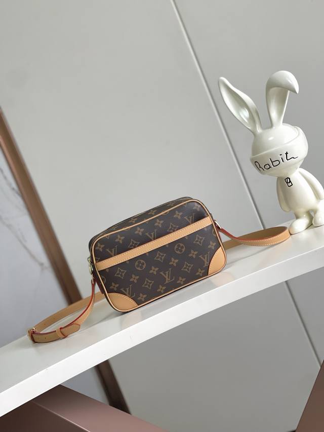 海原外单 独实家拍 M51276老花小号 Vintage中古相机包系列 斜挎包，男女通用，经典的Monogram 帆布配以黄皮饰边，沉稳不失大气，一个外侧开口袋