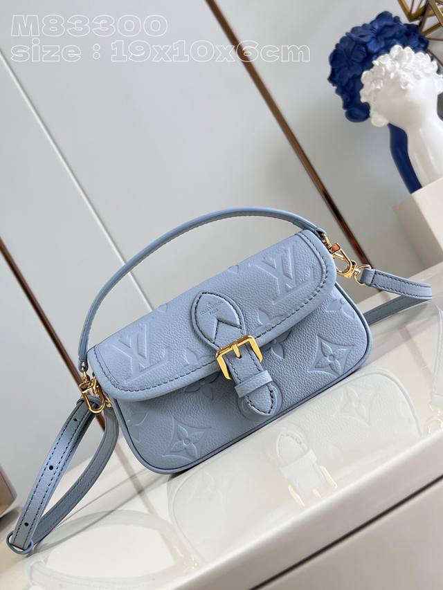 顶级原单 独家实拍 M83300蓝压花 M83592 本款 Nano Diane 手袋以 Monogram Empreinte 皮革浓缩 Diane 手袋的经典 顶级原单 独家实拍 M83300蓝压花 M83592 本款 Nano Diane 手袋以 Monogram Empreinte 皮革浓缩 Diane 手袋的经典