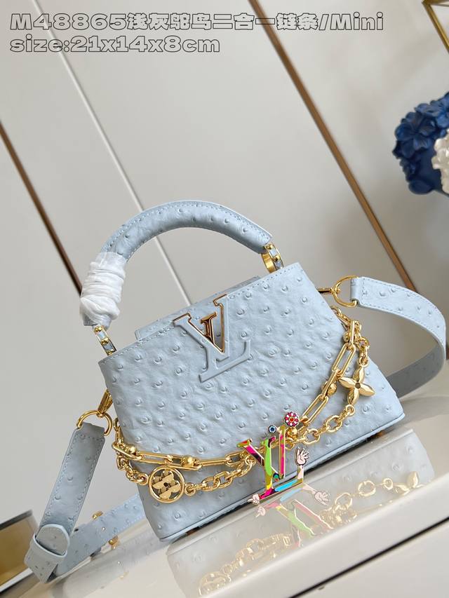 特级原厂 独家实拍 M48865浅灰鸵鸟二合一链条 迷你 本款 Capucines Mini 手袋出自 Trilogy 系列，以 Taurillon 牛皮革和耀