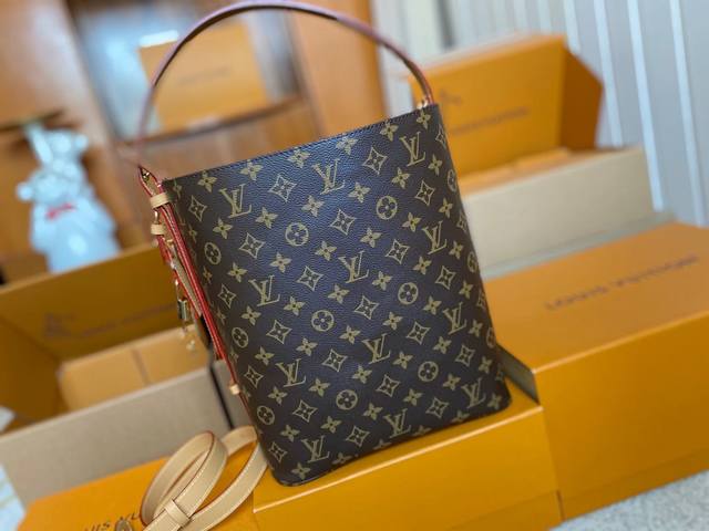 顶级原单 M12926支持Nxp芯片感应 动态芯片M12925小 本款 All Inbb手袋为Monogram帆布搭配亮泽金属件，以标志性挂锁和名牌彰显经典格调