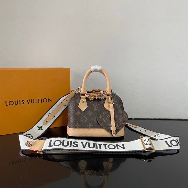 顶级货 163芯片C1 新款 Alma Mini Lv&I K00015 老花 Lv&I系列推出了这款可定制的套件，以独家迷你尺寸的标志性Alma为特色。旨在打