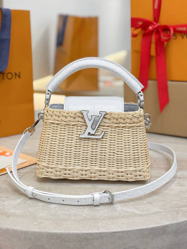 N88126白色迷你鳄鱼纹 编织Cap那英款 Capucines 迷你 手袋 编织 牛皮压鳄鱼纹 本款 Capucines Bb Hl手袋回溯品牌于 1892