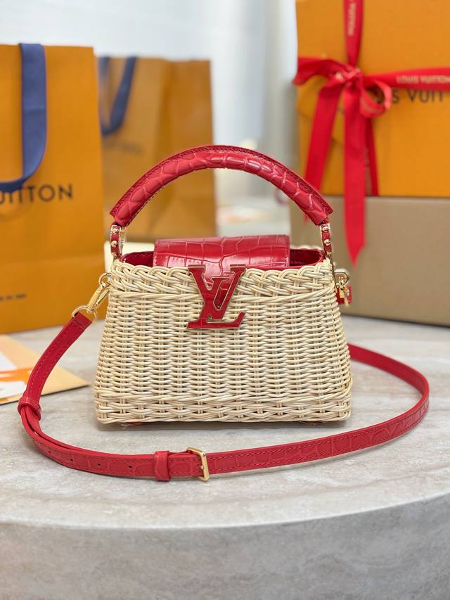 N88126红色迷你鳄鱼纹 编织Cap那英款 Capucines 迷你 手袋 编织 牛皮压鳄鱼纹 本款 Capucines Bb Hl手袋回溯品牌于 1892