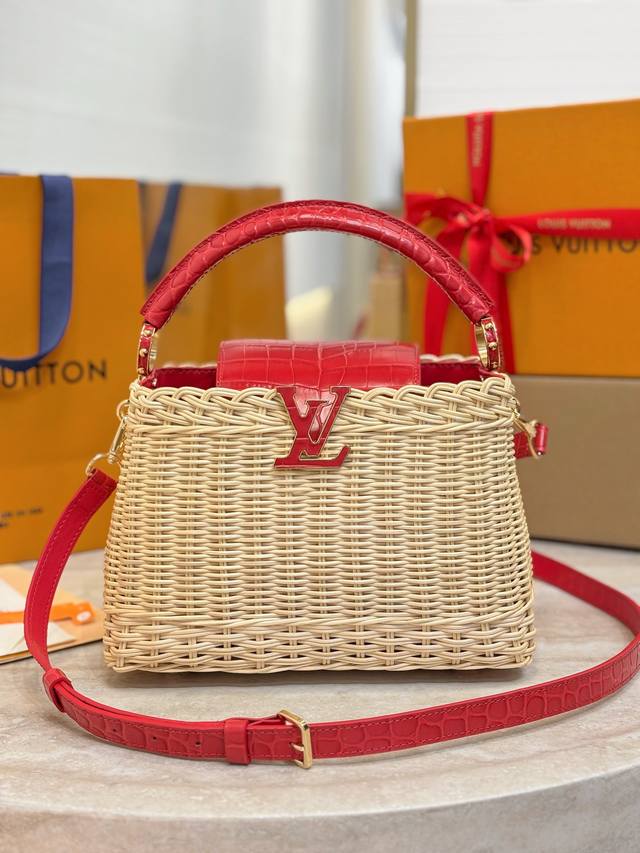 N88126红色鳄鱼纹 编织Cap那英款 Capucines Bb 手袋 编织 牛皮压鳄鱼纹 本款 Capucines Bb Hl手袋回溯品牌于 1892 年推