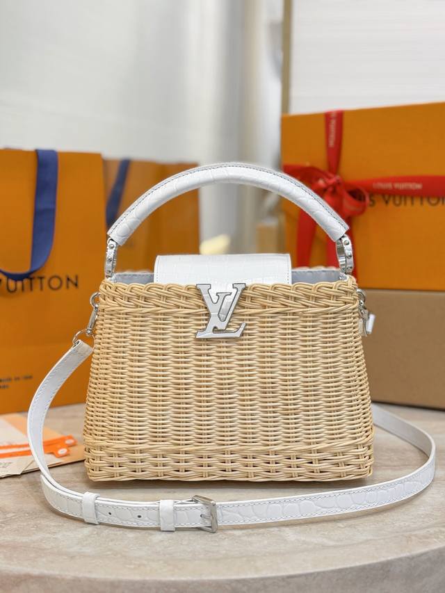 N88126白色鳄鱼纹 编织Cap那英款 Capucines Bb 手袋 编织 牛皮压鳄鱼纹 本款 Capucines Bb Hl手袋回溯品牌于 1892 年推