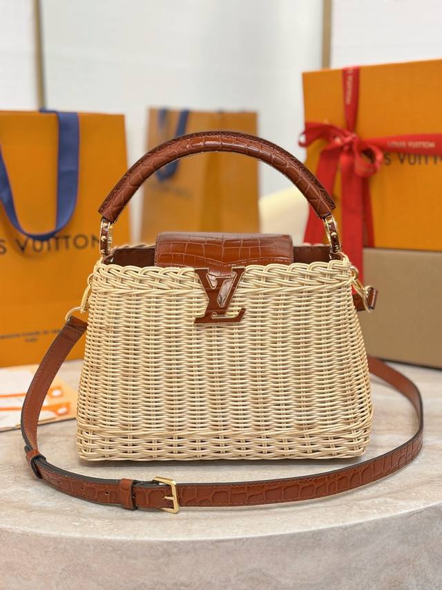 N88126棕色鳄鱼纹 编织Cap那英款 Capucines Bb 手袋 编织 牛皮压鳄鱼纹 本款 Capucines Bb Hl手袋回溯品牌于 1892 年推