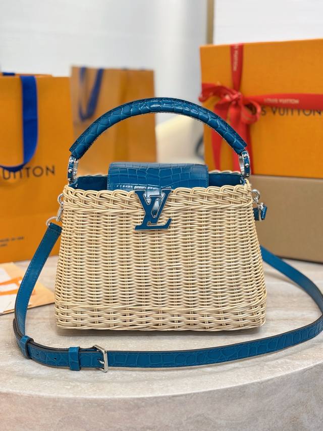 N88126蓝色鳄鱼纹 编织Cap那英款 Capucines Bb 手袋 编织 牛皮压鳄鱼纹 本款 Capucines Bb Hl手袋回溯品牌于 1892 年推