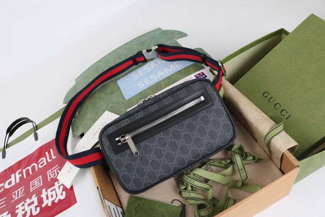 厂价 最高版本原厂皮顶级原单配专柜全套包装 简介:G家经典是品牌历经岁月洗礼却从未褪色的经典面料之一。该面料以超细纤维涂层织物打造,以全黑色匠心呈现,赋予这款腰 厂价 最高版本原厂皮顶级原单配专柜全套包装 简介:G家经典是品牌历经岁月洗礼却从未褪色的经典面料之一。该面料以超细纤维涂层织物打造,以全黑色匠心呈现,赋予这款腰