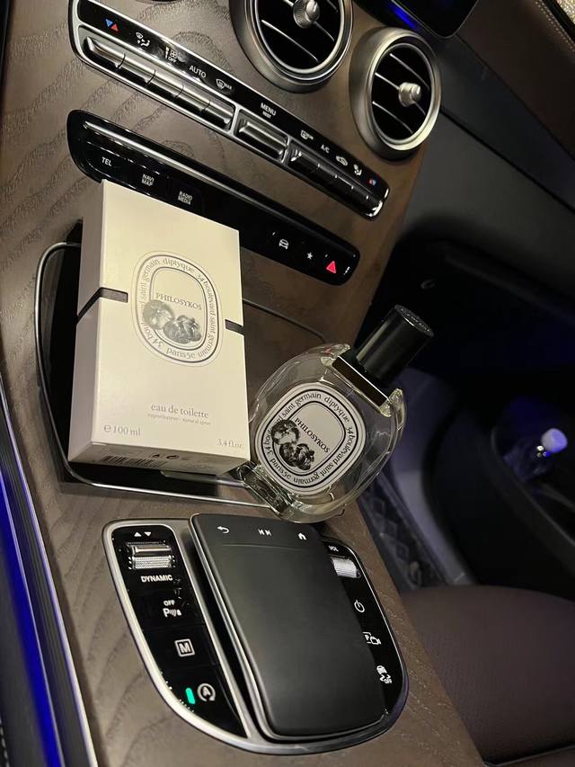 原单品质 蒂普提克无花果香水 Ml“蒂普提克 无花果 青山绿野的温柔缱绻。它的调香师Olivia Giacobetti 曾说：“事实上，我所做的事情与性别没有什