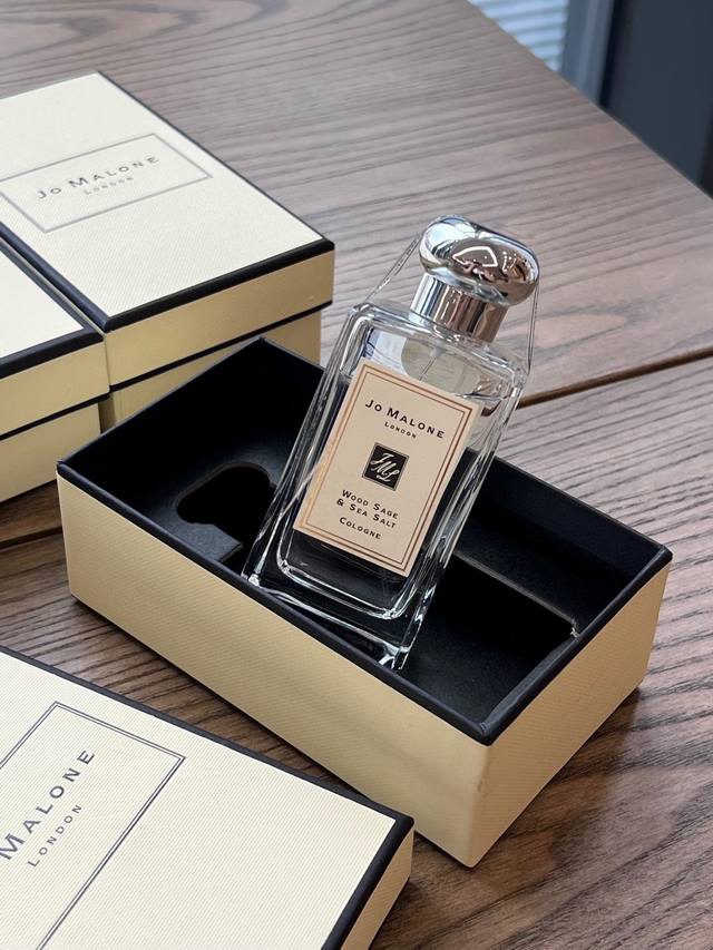 原单品质 Jomalone 祖玛珑 鼠尾草与海盐 Ml 属性：中性香 香调：芳香调 气味：盐 鼠尾草 葡萄柚 黄葵 海藻