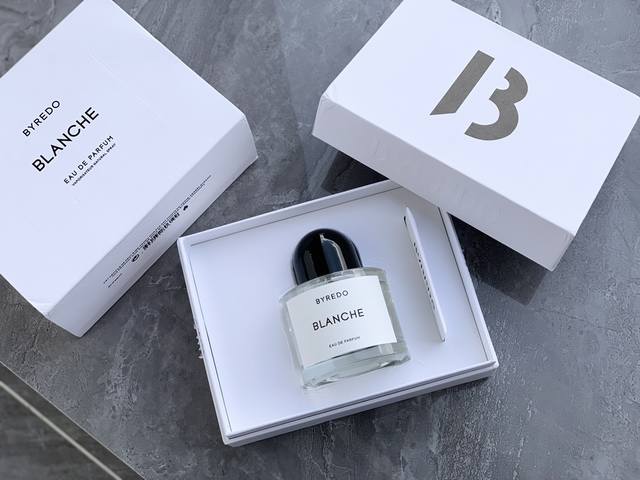 原单品质 白色浪漫！Byredo Blanche 白色浪漫 Ml 这支也是典型的花香，偏小姑娘一点点，又有一点复古的感觉，是该品牌推出的第八款香水，名字取自公司