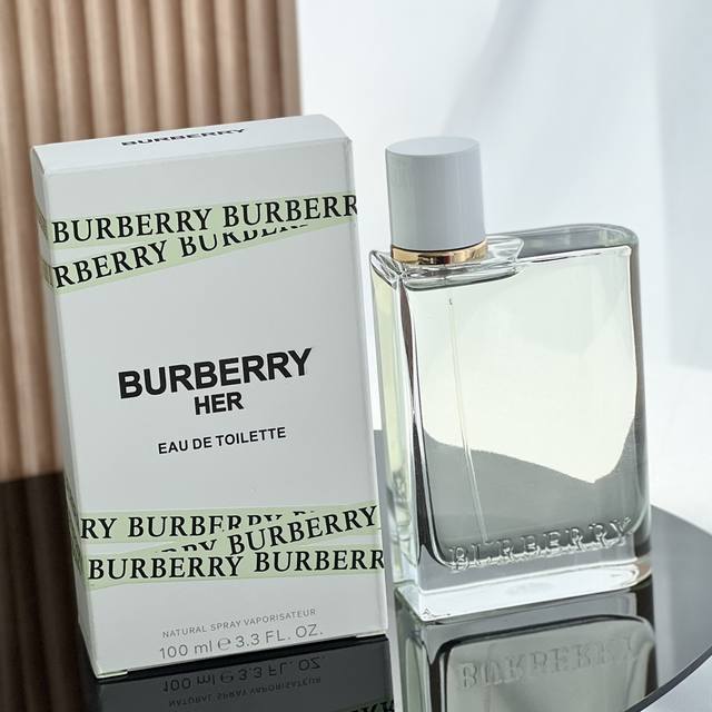 原单品质 春夏必备的一款新香水!Burberry 果漾女士淡香水!!! 前调:梨子黑加仑草莓粉红胡椒 中调:玫瑰 牡丹铃兰忍冬 后调:麝香 雪松 这个小青梨门 原单品质 春夏必备的一款新香水!Burberry 果漾女士淡香水!!! 前调:梨子黑加仑草莓粉红胡椒 中调:玫瑰 牡丹铃兰忍冬 后调:麝香 雪松 这个小青梨门