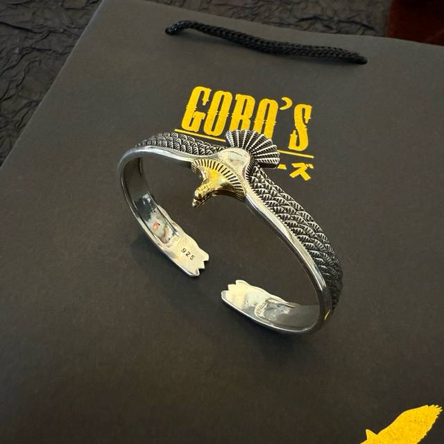 新品上架 Goro’S高桥吾郎飞点金鹰开口手镯 顶级版本 认准独家拍摄 主攻高端市场 绝对区别普通版本!图片产品细节与Zp一致!原版制作工艺 精工品质 纯手工打 新品上架 Goro’S高桥吾郎飞点金鹰开口手镯 顶级版本 认准独家拍摄 主攻高端市场 绝对区别普通版本!图片产品细节与Zp一致!原版制作工艺 精工品质 纯手工打