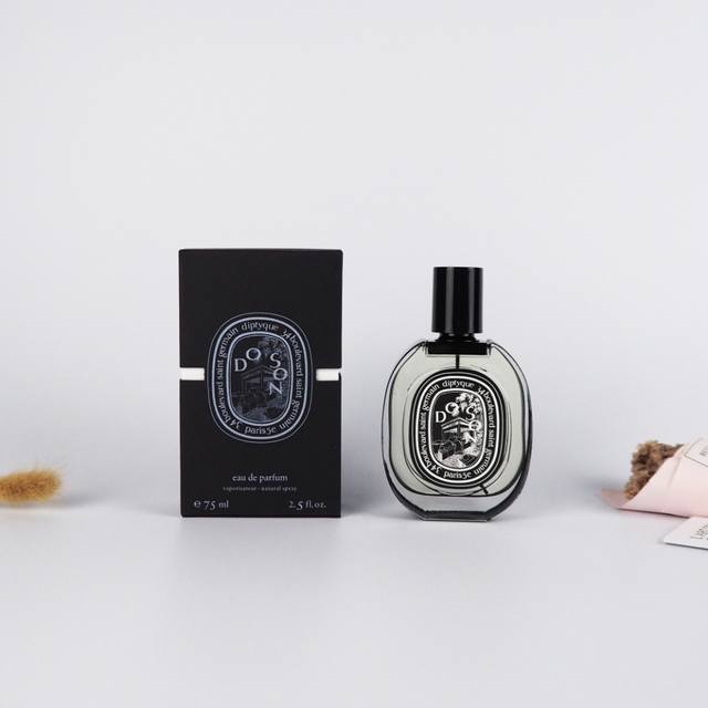 原单品质 实拍 Diptyque 蒂普提克黑标Edp Do Son杜桑75Ml ，越南避暑胜地Tamda0为主题。 前调:前调:橙花，玫瑰 中调:越南晚香玉 基