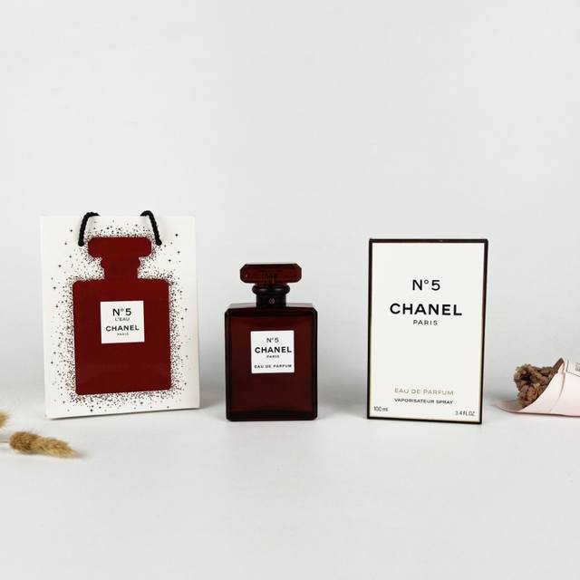 原单品质 实拍 Chanel 香奈儿限量款红色瓶N°5号香水浓香Ed Ml，配专柜手提袋， 炽烈的红色挚礼 2018- 圣诞跨年限量版 ，浓香型圣诞红色限量款瓶