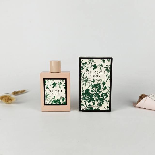 原单品质 实拍 古驰2018新款 Gucci Bloom绿色繁花之水女士香水 Ml 香调:花香调 前调:白波斯树脂叶、黑醋栗芽 中调:晚香玉、茉莉、使君子 基调 原单品质 实拍 古驰2018新款 Gucci Bloom绿色繁花之水女士香水 Ml 香调:花香调 前调:白波斯树脂叶、黑醋栗芽 中调:晚香玉、茉莉、使君子 基调
