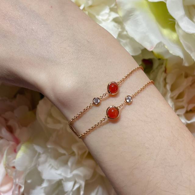 V金材质 1260270 高级精工版 伯爵转动小球手链，自由搭配多彩Possession勾勒你独一无二的个性魅力，在阳光下尽情释放独特光华，轻轻转动 #Piag