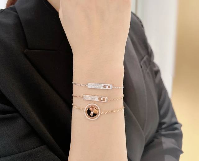 V金材质 5240230 梅西卡长条满钻手链，最经典的Move系列，有着很美好的寓意，代表着“无论过去，今天亦或未来，爱永远都在”。