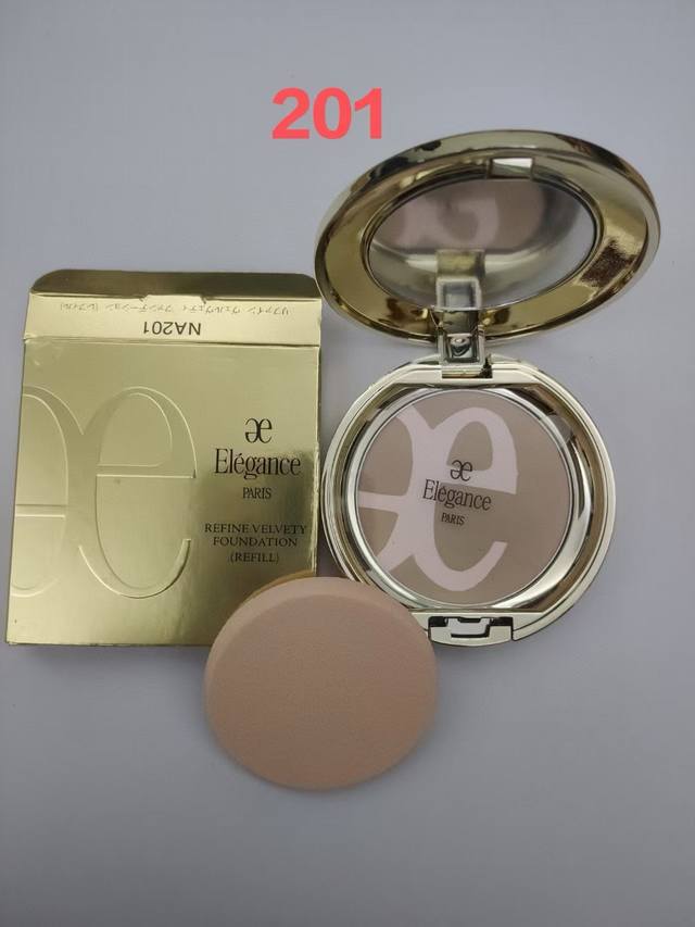 新版奥尔滨粉饼8.5G 高质量4色:Na201#，Na203#，Iv301#，Iv302#。 新款奥尔滨双色蜜粉饼8.5G 配替换装 Na201# Na203#