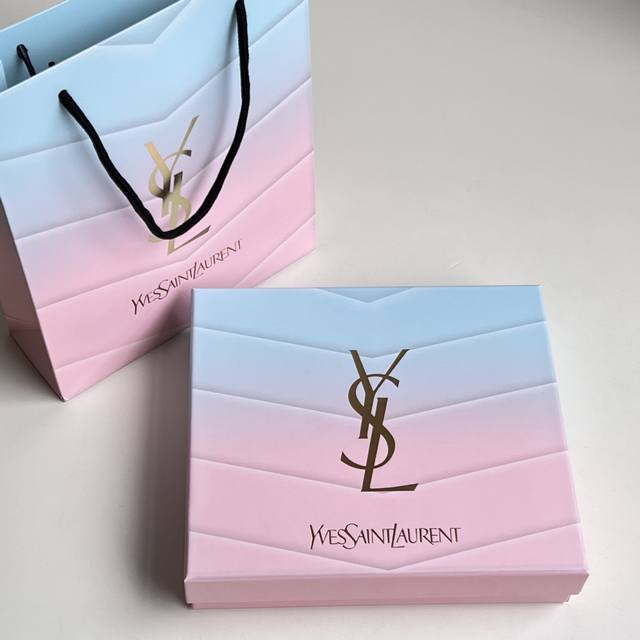 圣罗兰渐变玫瑰彩妆两件套 一比一质量2款:A款#，B款#。 圣罗兰马卡龙限定渐变口红眼影礼盒两件套 下单备注Ab组 A组 口红2.4G 77# 眼影4G 125