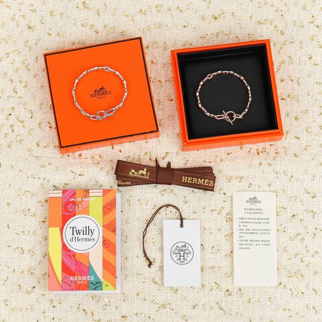 我们出品 爱马仕猪鼻子手镯 Zp50 000+，认准唯一一家真正购入珠宝类Zp开发的，可订做真金真钻，只做对版Zp真金货，Pk市面各种金货量大咨询客Fu 灵感来