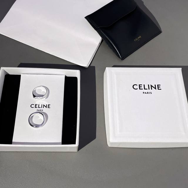 单个 我们出品 C 极香奈儿简字母戒 巨巨巨好看戴上它你就是时尚潮妹均码16.5Mm内直径！单款！墙裂建议两款一起入闭眼冲叠搭佩戴巨巨巨好看简约字母Logo设计