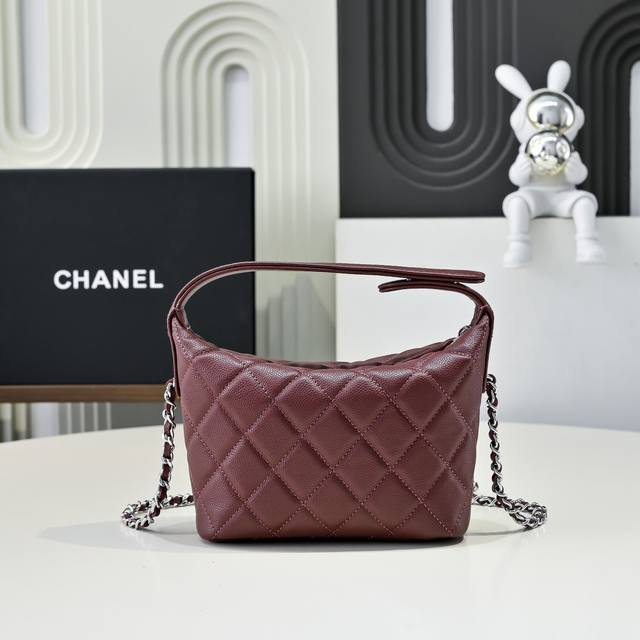 香奶奶新款饭盒包 枣红 这次加入慧星的设计又返场了 官网卖1W+还分分钟抢光!香奶奶家不愧是断货王本尊!专柜摸一下都要排队,代购都哭着说抢不到!能买到的姐妹简直 香奶奶新款饭盒包 枣红 这次加入慧星的设计又返场了 官网卖1W+还分分钟抢光!香奶奶家不愧是断货王本尊!专柜摸一下都要排队,代购都哭着说抢不到!能买到的姐妹简直