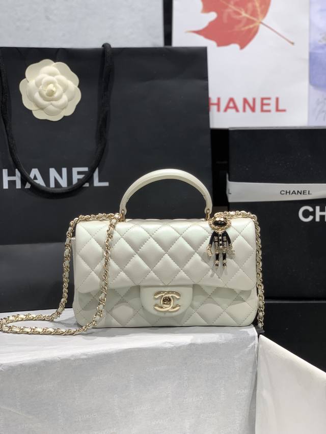 顶级货_ 法国 高端定制品 Chane1 As2431# Chane1 年秋冬季最新款，羊皮系列：Cf手提小狮子～ 专柜限量抢购版，一包难求，贵气临人，加上这次