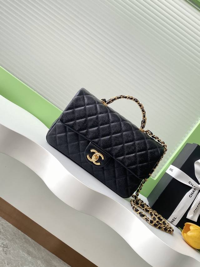 25B双C Logo手柄 Cf精致手柄设计更显时尚 颗粒牛皮配金属复古五金 质感耐磨耐用 经典设计风格 百搭实用 这季新品让人很惊喜 款号As5702 尺寸13