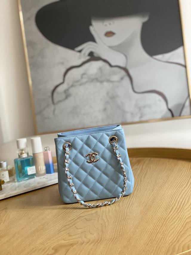 限量款无敌Mini水桶包3176- 太精致太好看了、小小个的好可爱、 夏天的味道就需要一个小巧玲珑的搭配衣服 香迷们有福咯白富美小姐姐必备哦 独家定制牛皮、又种 限量款无敌Mini水桶包3176- 太精致太好看了、小小个的好可爱、 夏天的味道就需要一个小巧玲珑的搭配衣服 香迷们有福咯白富美小姐姐必备哦 独家定制牛皮、又种