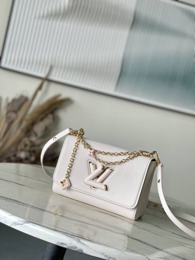 头层皮 顶级原单 M14341 Harmony系列Monogram花卉和Pulfygram 珠宝系列元素，以装饰性链条焕新Twistslim中号手袋。Tauri