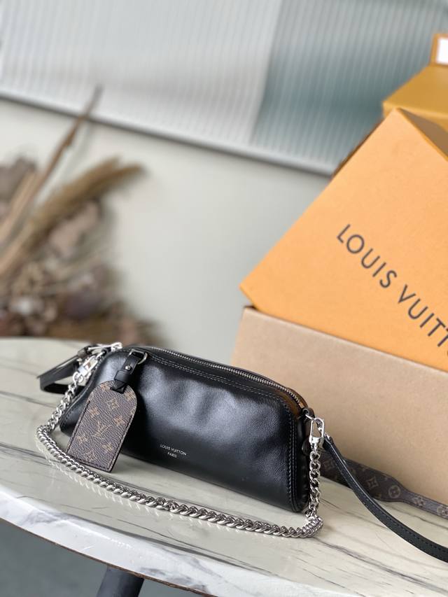 头层皮 顶级原单M14544 本款Pochettevibe手袋出自Lvvibe系列,为亮泽柔软羊皮革包身搭配目链带。Monogram地址牌与Lvcircle标识 头层皮 顶级原单M14544 本款Pochettevibe手袋出自Lvvibe系列,为亮泽柔软羊皮革包身搭配目链带。Monogram地址牌与Lvcircle标识