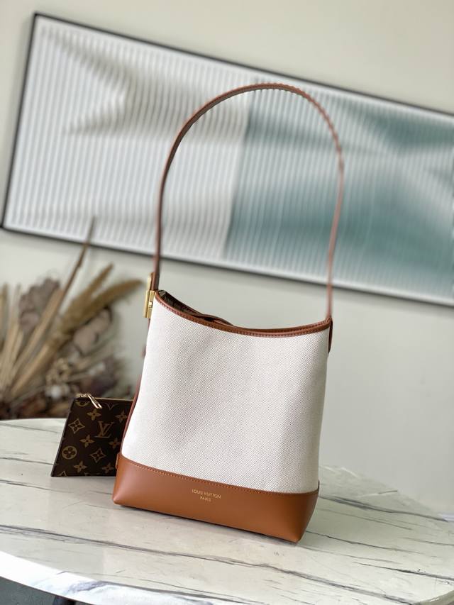 顶级原单 M25468 本款Lowkey Hobo小号手袋合帆布和牛皮革,以肌理反差演绎新季优雅格调。做旧金属件和可拆卸Monogram拉链内袋回溯品牌制箱传承 顶级原单 M25468 本款Lowkey Hobo小号手袋合帆布和牛皮革,以肌理反差演绎新季优雅格调。做旧金属件和可拆卸Monogram拉链内袋回溯品牌制箱传承