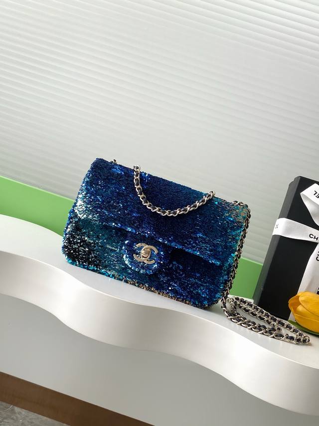 25 Cf超闪亮片珠片秋冬季滤镜,So Black炸街超酷实物简直美炸了超级少有的爆款珠片性价比超高本季最值得买的包颜色亮片的拼接,闪闪惹人爱,简直无限放大了它 25 Cf超闪亮片珠片秋冬季滤镜,So Black炸街超酷实物简直美炸了超级少有的爆款珠片性价比超高本季最值得买的包颜色亮片的拼接,闪闪惹人爱,简直无限放大了它