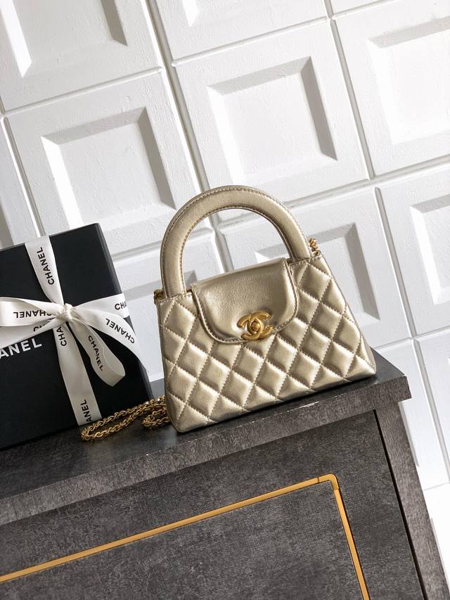 顶级原单 羊皮香槟金色小皮Ohanel 25A、Kelly啦｜实拍真的可爱到我了本季呼声最高又一只复古时尚轮回的包1997Kelly再度回归这一次加上了链条，复