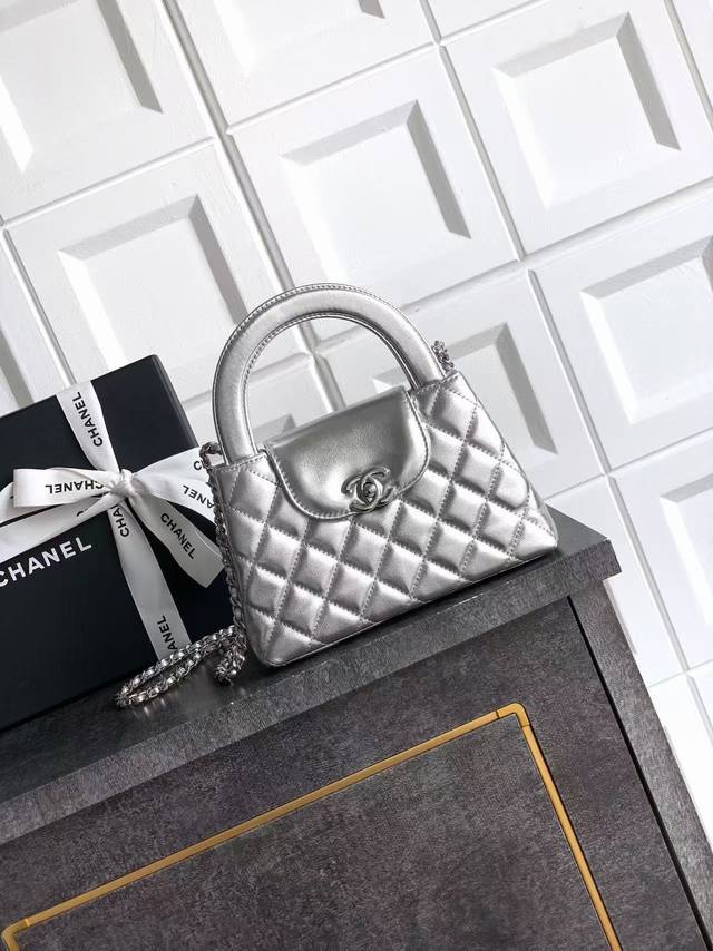 顶级原单 Ohanel 25A、Kelly啦|实拍真的可爱到我了本季呼声最高又一只复古时尚轮回的包1997Kelly再度回归这一次加上了链条,复古里透着时尚感王 顶级原单 Ohanel 25A、Kelly啦|实拍真的可爱到我了本季呼声最高又一只复古时尚轮回的包1997Kelly再度回归这一次加上了链条,复古里透着时尚感王