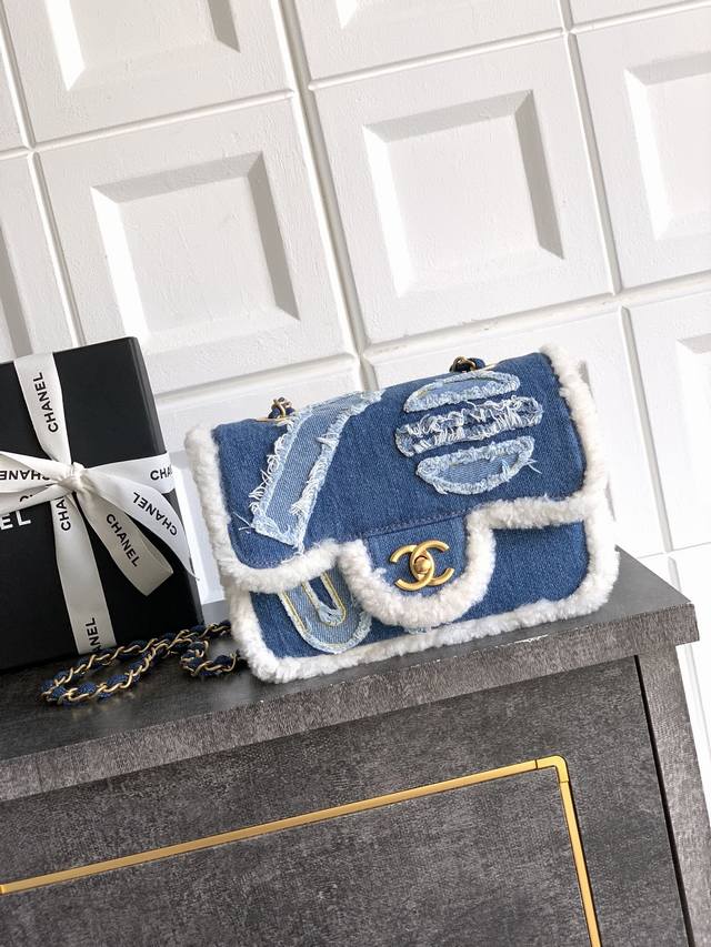 顶级原单 小號20Cm Ohanel小香家为Cf出过很多限量款，客观来说，有好看的，也有不好看的，下面这款好看又很特别。限量牛仔羊羔毛滚边Cf蛮有突破的一款，经