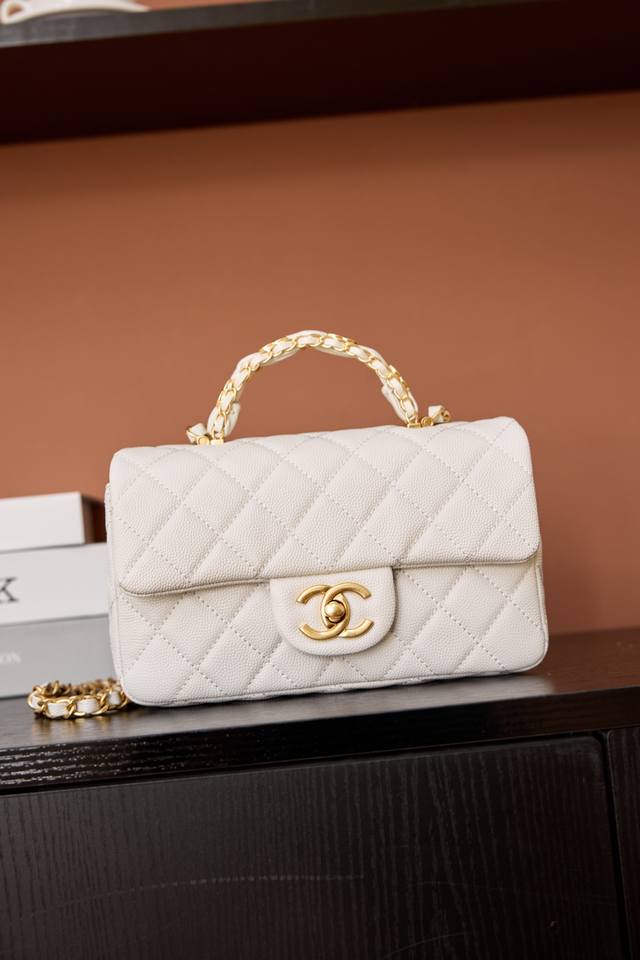 型号5701，1918工厂P带包装盒 25B双C Logo手柄 Cf Mini 精致手柄设计更显时尚 颗粒牛皮配金属复古五金 质感耐磨耐用 经典设计风格 百搭实