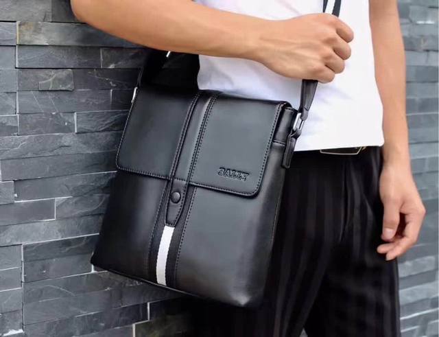 好货 Bally官网同款旅行多用斜挎包出货进口小牛胎皮精制而成实拍不修图每个细节都看的见头层牛皮经久耐磨手感舒适零返修原版Ykk五金不易氧化欢迎对比细节独树一帜 好货 Bally官网同款旅行多用斜挎包出货进口小牛胎皮精制而成实拍不修图每个细节都看的见头层牛皮经久耐磨手感舒适零返修原版Ykk五金不易氧化欢迎对比细节独树一帜