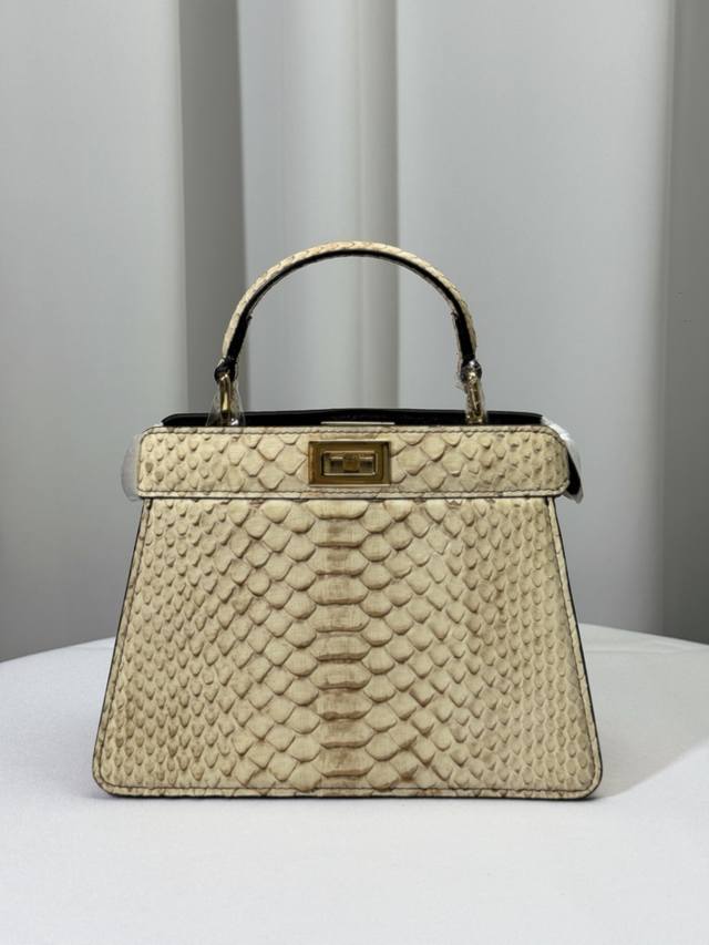 Fd 20Cm 外缝 进口蟒蛇皮 两个隔层方便实用~内里容量十足 配长肩带 Size : 20X10×15Cm Fd 20Cm 外缝 进口蟒蛇皮 两个隔层方便实用~内里容量十足 配长肩带 Size : 20X10×15Cm