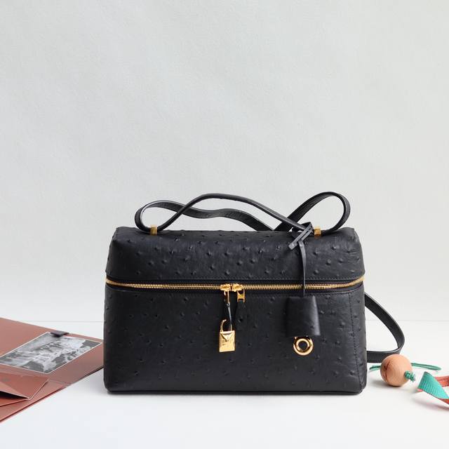 Loro Piana 秋冬新款 鸵鸟皮 Extra Bag 升级版本 L27 对版原厂进口牛皮 特级纯钢五金 内里对版牛皮 完美复刻，细节秒杀市面通货。 尺寸：