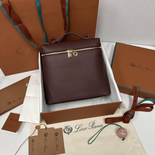 双肩包红豆 新版 L23.5系列双肩包 Extra Pocket 实用颜值都具备的双肩包，简约百搭的款式，宽开口的拉链的设计，肩带可以调节可以拆卸，可以手提，外